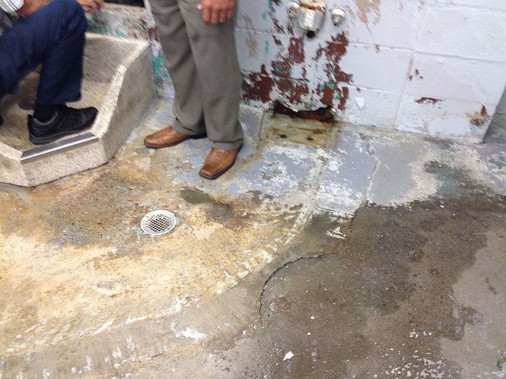 featured photos, A view of the surrounding floor Mega yuck