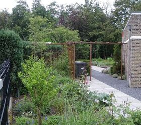 hans pardoel gardens, gardening, Front side backyard in diagonals long viewlines
