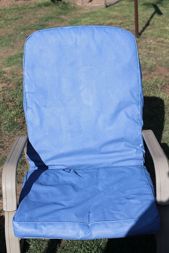 pintando as almofadas das minhas cadeiras de jardim, Close da cadeira