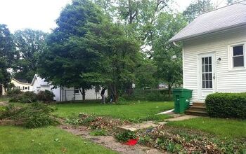 Side yard looking to back.. wanting to get rid of that tree w/ rock garden and white picket fence!