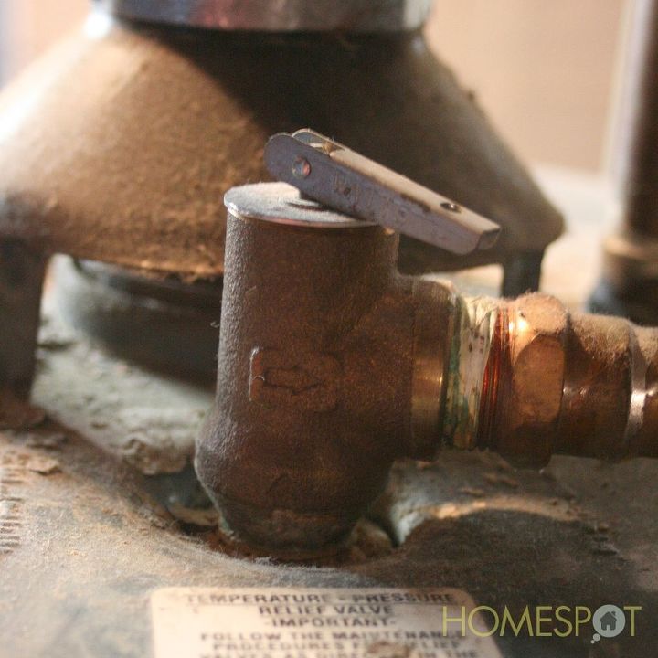 lista de comprobacin del mantenimiento mensual, Una tarea que a menudo se pasa por alto es probar la v lvula de seguridad en la parte superior del calentador de agua