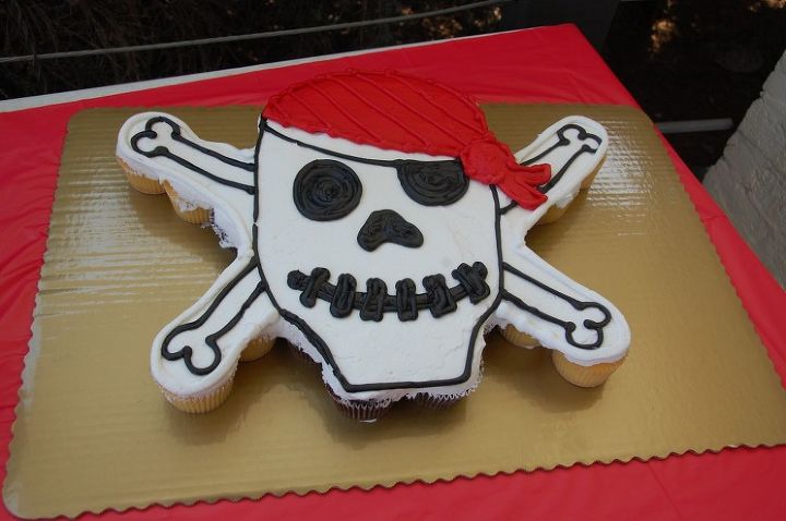 yo ho ho it s a girl amp boy pirate party i love a good diy birthday party, crafts, home decor, Use cupcakes not a true cake You don t need a knife to cut the cake especially important if you are having your party somewhere other than home The cupcakes just pull apart