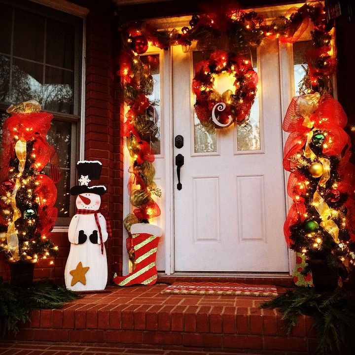 cheerfully festive christmas home, christmas decorations, seasonal holiday decor, Christmas porch