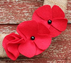 diy felt poppies in honor of memorial day, crafts, patriotic decor ideas, seasonal holiday decor, wreaths