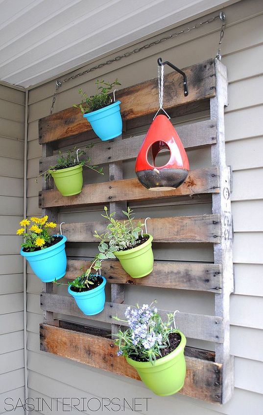 diy vertical pallet garden with colorful pots, flowers, gardening, pallet, repurposing upcycling