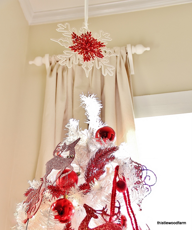 red and white christmas farmhouse, bedroom ideas, seasonal holiday decor