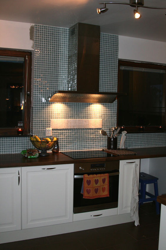 our diy kitchen remodel that never ends, home decor, kitchen design, I like the cozy factor at night