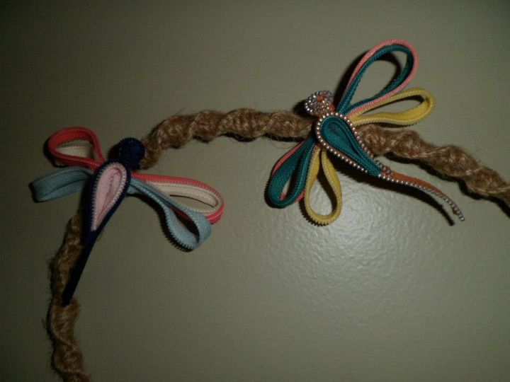 zippers zippers and more zippers, crafts, repurposing upcycling, wreaths, Dragonflies