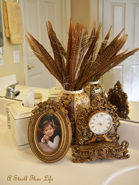 a feather bouquet, home decor, I think feathers can be really elegant too