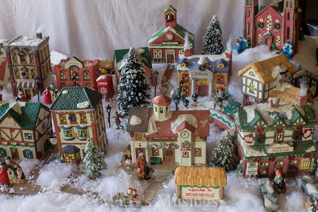 tips and tutorial for creating a beautiful christmas village christmas decorations crafts seasonal - Christmas Village Decorations tips and tutorial for creating a beautiful christmas village christmas decorations crafts seasonal - Christmas Village Decorations