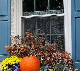 fall decorating at our fairfield home garden, flowers, gardening, halloween decorations, seasonal holiday d cor, Window Box using all natural materials