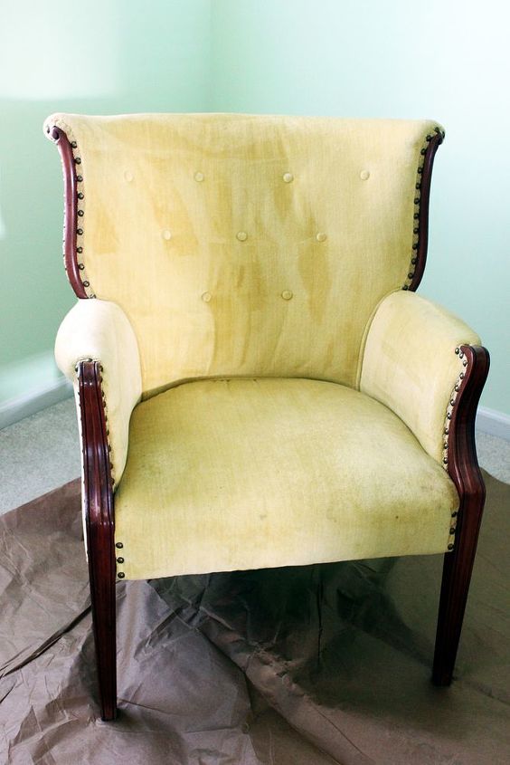 pinte o tecido naquela cadeira velha pode ser feito, a cadeira velha