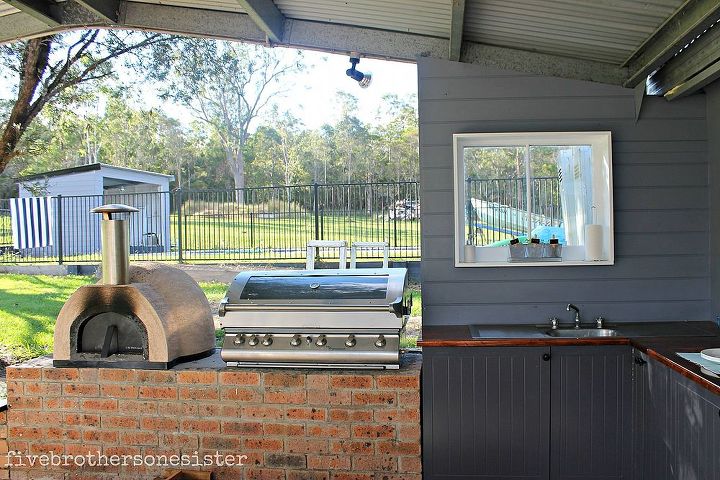 outdoor kitchen, outdoor living, Pizza oven BBQ and sink