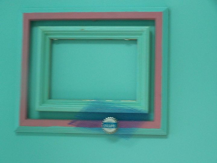 frame wall, flowers, home decor, paint blue mesh and a sweet bottle cap