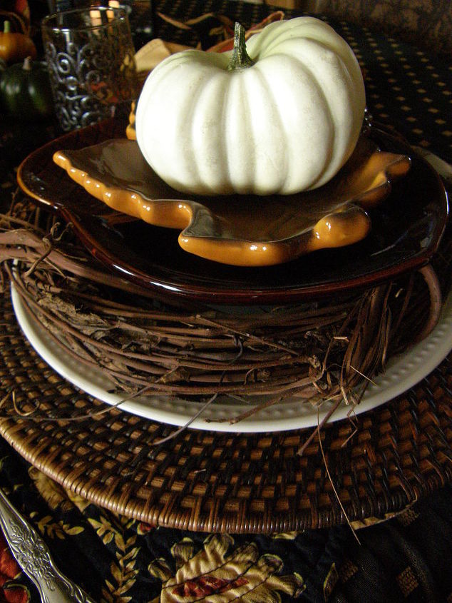 dinner with pumpkin paul harvey, living room ideas, seasonal holiday decor, Stacking different textures and elements more interest