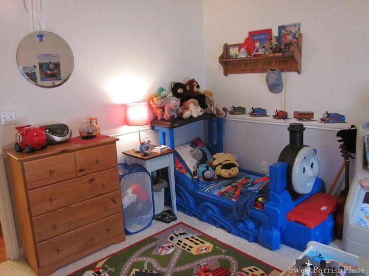 thomas the train bedroom, bedroom ideas, home decor, painted furniture, His toddler bed