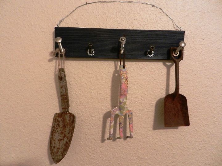 another hanging option for the garden fence or potting bench, crafts, gardening, repurposing upcycling