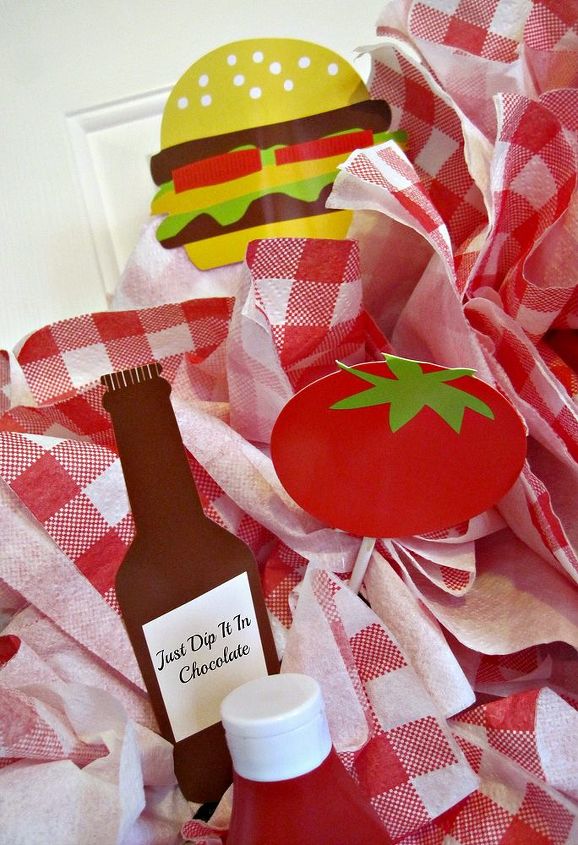 celebrate summer with a picnic paper napking wreath, crafts, seasonal holiday decor, wreaths, Or you can add a few more things to make it more whimsical