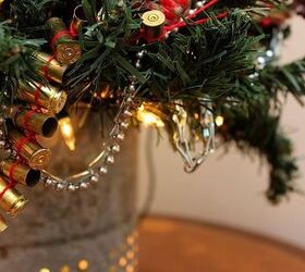 the man tree, christmas decorations, seasonal holiday decor, Bullet and chain garland