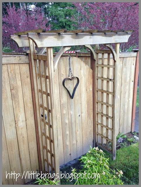 dressing up the gate, fences, outdoor living
