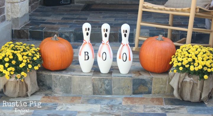 bowling pin ghosts, crafts, halloween decorations, painting, seasonal holiday decor, Finally I drew a ghost face on each one and they were done Super easy