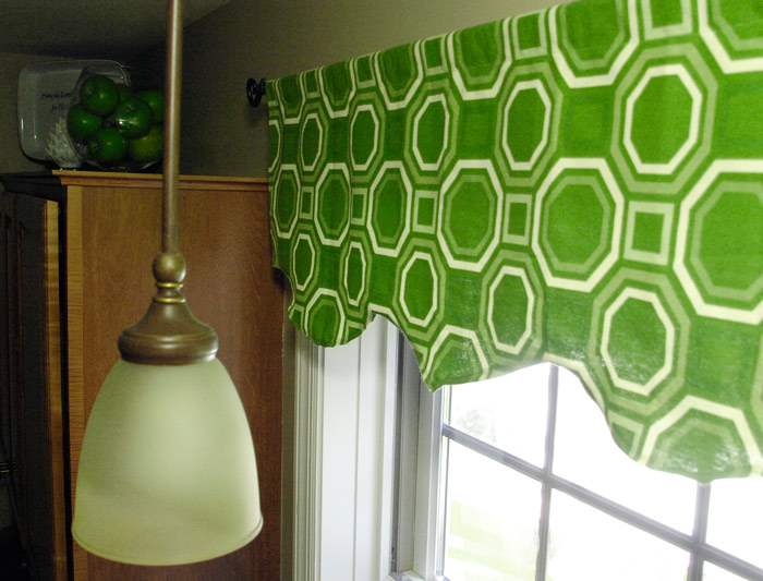 decorating with the pantone color of the year, home decor, My DIY kitchen valance has got an emerald vibe