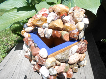 my lake superior rock collection, crafts, home decor, pallet, repurposing upcycling, Gentleman s Trinket Box with free set no hinge lid 7x6x6 weighs 5 8lbs box is made from reclaim pallet wood and Lake Superior Rocks applied coated with high gloss shine underside of lid and tops of walls have felt lining avl forsale