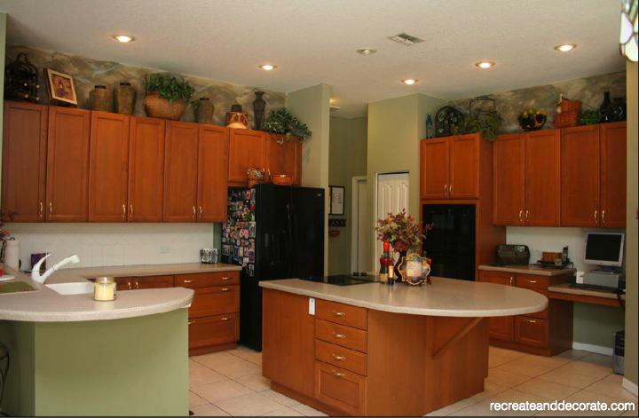 painted kitchen cabinets, home decor, kitchen cabinets, kitchen design, Kitchen cabinets before my husband redid them