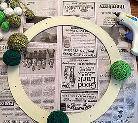 st patrick s day yarn wreath, crafts, seasonal holiday decor, wreaths, Lay out your design