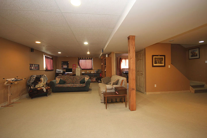 q best flooring for basement, basement ideas, flooring, Before Realtor photos The bedrooms in the basement have the same carpet