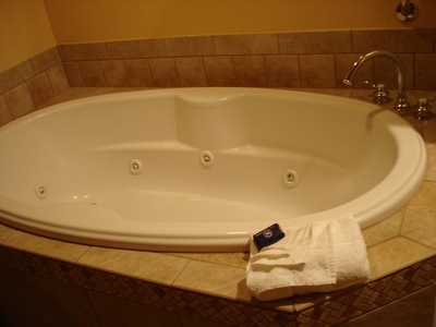 how to clean jacuzzi tub jets, cleaning tips, spas