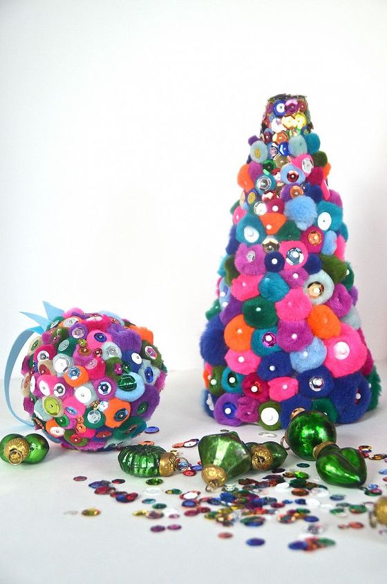 a very pom pom christmas, christmas decorations, crafts, seasonal holiday decor, wreaths