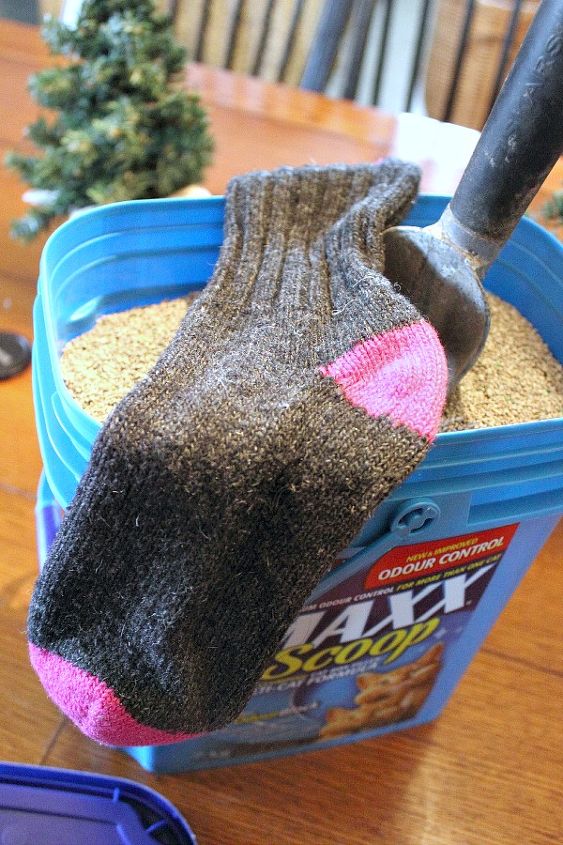 10 clever alternative uses for cat litter, cleaning tips, repurposing upcycling, One of the tricks involves mixing cat litter and socks