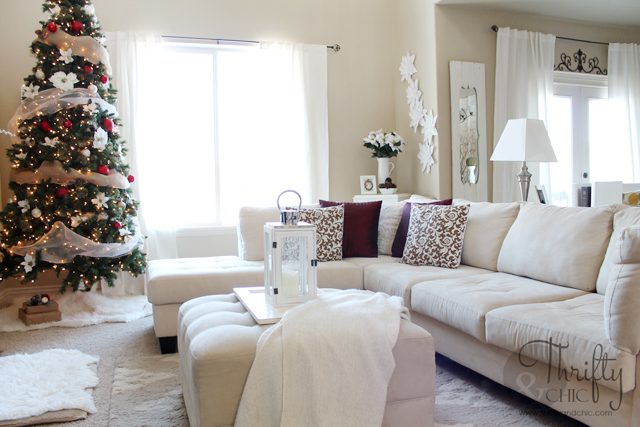living room christmas decor, christmas decorations, living room ideas, seasonal holiday decor, I loved that I was able to keep the sectional in here and squeeze the tree in the corner