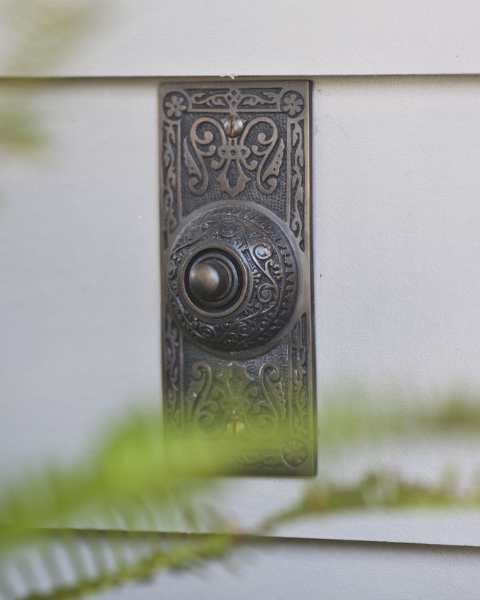 adding details to the exterior of your home, curb appeal, lighting, A relatively easy and inexpensive way to dress up the front porch is to add a bling y door bell button