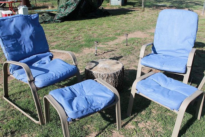 painting the cushions for my lawn chairs, chalk paint, painted furniture, We often use stumps as side tables Cute little grouping