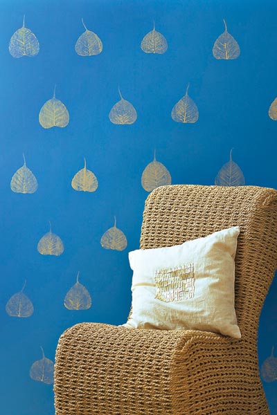 how to paint a design with a leaf borrowed from nature, paint colors, painting, wall decor