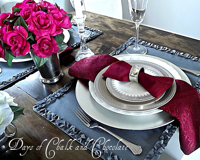 money saving tips for holiday decorating, seasonal holiday decor, Simple neutral linens are always chic