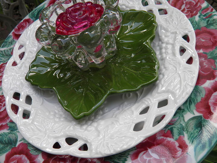 eu finalmente comecei a fazer minhas flores de prato e torres de cristal muito, Encontrei 3 dessas lindas placas de rosas Procurando mais