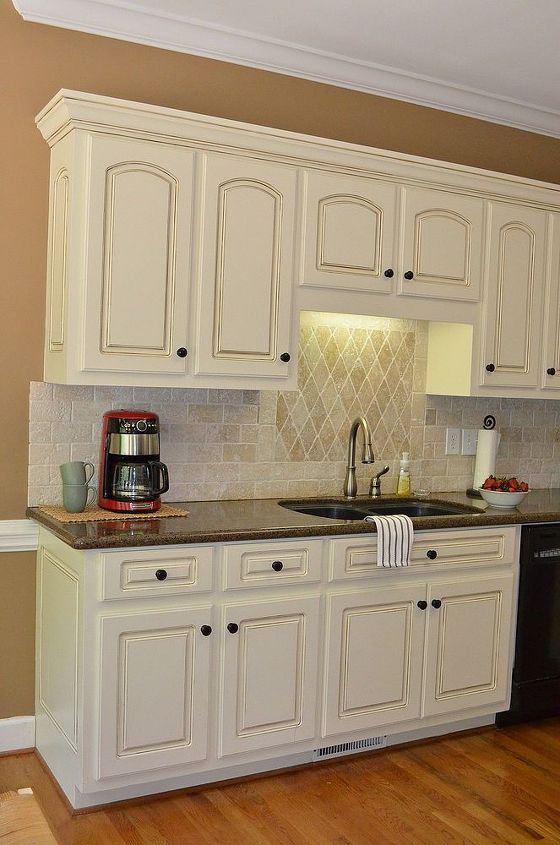 painted kitchen cabinet details, kitchen cabinets, kitchen design, painting, Kitchen cabinets painted and glazed