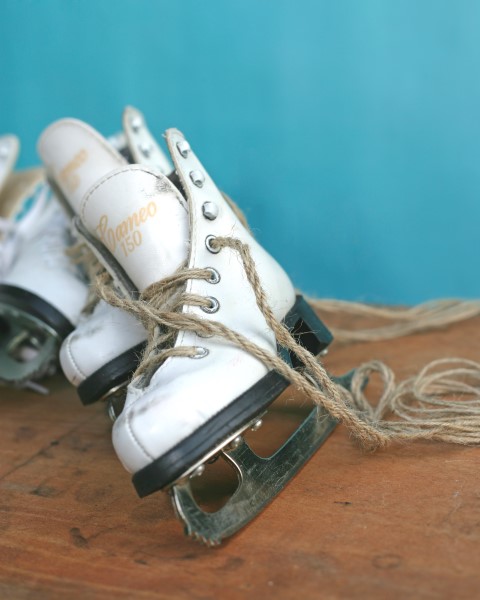 vintage skate swag, mason jars, repurposing upcycling, seasonal holiday d cor, Clean off the skates and replace the strings with garden twine