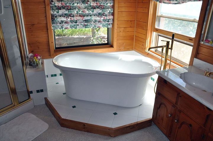 soaker tub, bathroom, Nice deep soaker tub double wall design was filled with spray foam for added warmth retention