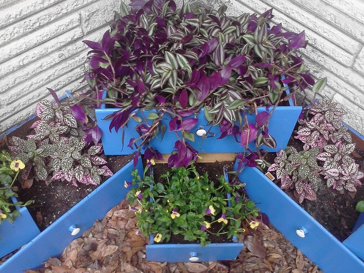 creating a tiered flower bed made with re purposed drawers, flowers, gardening, painting, repurposing upcycling, pretty flowers what a fun project