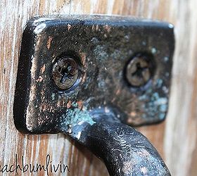 http beachbumlivin com cabecero de madera recuperada puerta de la valla, Nuevo hardware que hice para parecer viejo