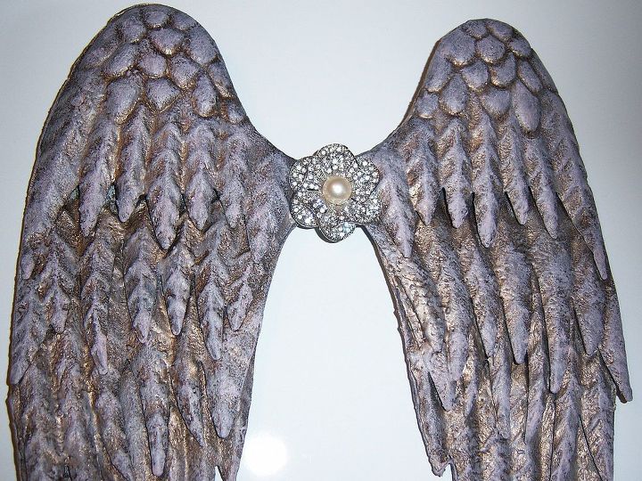 a gift for my sister angel wings, painting, And of course I had to top it of with a lovely brooch