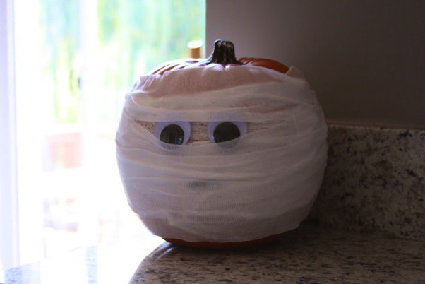5 frightfully fast halloween decorations, halloween decorations, seasonal holiday d cor, This year skip the knives and transform your pumpkin into an easy to make mummy Wrap gauze cheesecloth or toilet paper work too around your pumpkin pop some wiggly eyes on it and that s it