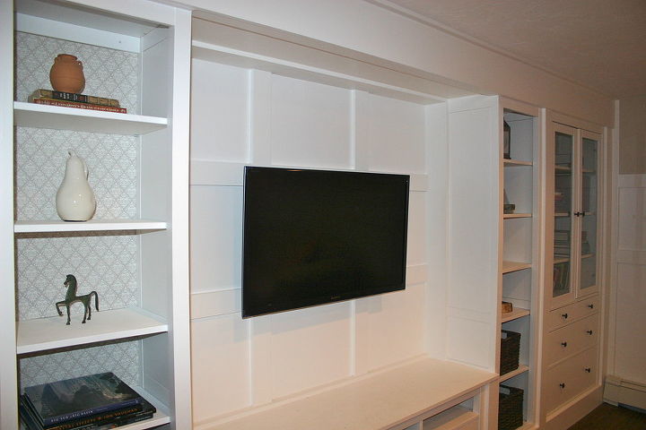 the wall mounted tv finished the wall, entertainment rec rooms, home decor