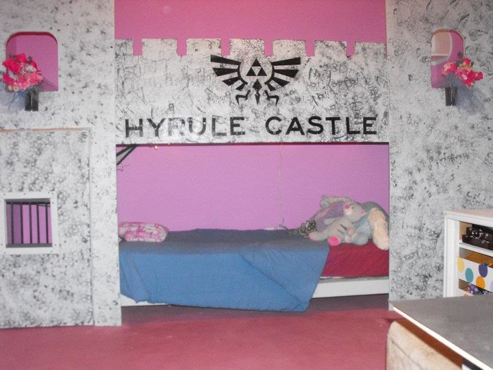 la leyenda de zelda inspir su habitacin, Su cama hecha para encajar en esta pared