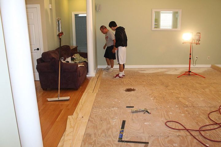 laying plywood floors, flooring, woodworking projects, Beginning to lay the plywood planks