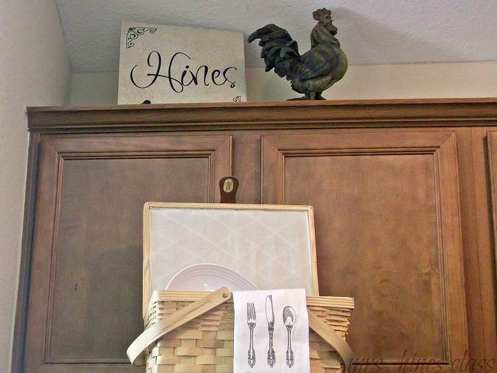 french country kitchen, home decor, kitchen design, every french country kitchen needs a rooster